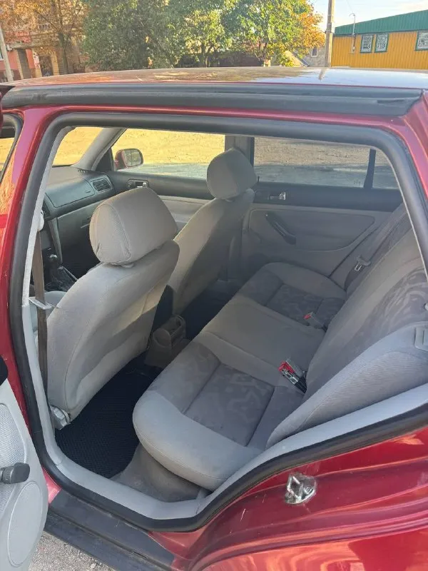 Продам volkswagen golf 4 1999 года.
Volkswagen гольф 🔥комплектация с кондиционером
1.6 Бензин. Простой, надежный мотор.
Кпп - механика
Автомобиль целый, ржавчины и гнили нет
Работает штатно, дыма и посторонних звуков нет.
Заменен на контрактный с пробегом 68000,в птс уже вписан
Ходовая вся перебрана, автомобиль без каких либо вложений, каждый день на ходу.
Машина в хорошем состоянии, сел-поехал.
Цена 430.000 руб торг возле капота
Документы чистые и в порядке, птс, стс, дкп все на руках.
+79493829280
Осмотр: донецк
📲 Tg: @chip0004
📞 Звоните: +7(949)3829280 - фотография - 7