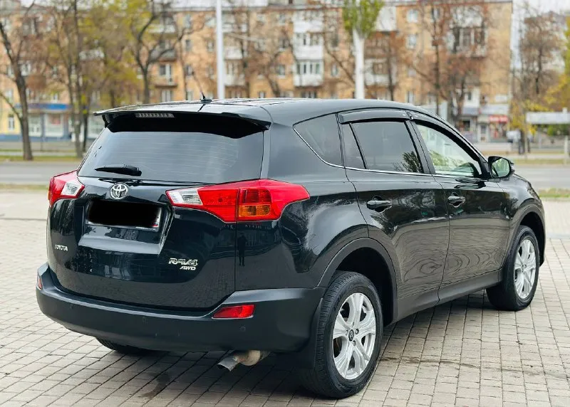 Toyota rav4 официал! 2013г бензин 2.0 автомат максимальная комплектация!!! 123 родного пробега!!! автомобиль не требует вложений! есть все для комфортного вождения!! без ключевой доступ, старт/стоп, салон кожа, электро регулировка сидений, подогрев сидений, парктроник, камера заднего вида, монитор, электро багажник, климат/контроль, круиз/контроль, мульти руль, и многое другое…. . с документами полный порядок!!!! переоформление в мрэо!! цена 1,565!!!!!! все вопросы по тел +79494681080 - фотография - 6