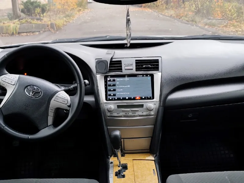 Toyota camry 2006 2.4 на полном ходу, обслужена полностью, вложений не требует, мотор работает отлично, коробка тоже, ходовая на 5+, кузов ровный, без дтп, стекла заводские, по комплектации: датчик света/дождя, двухзонный климат, мультируль, андроид монитор, би-лед линзы, и тд. по документам полный порядок, автотека хорошая, переоформление без проблем цена 785000р +79494952144 возможен обмен на обмен дороже 📞 звоните: +7(949)4952144 - фотография - 5