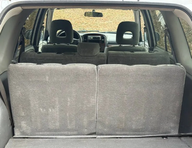 Продам suzuki grand vitara xl-7 (семи местный) рамный внедорожник с подключаемым полным приводом и пониженной передачей. рестайлинг. оригинальный птс, один пожилой собственник. двигатель 2.7-литровый v6, обслужен, работает ровно, ошибок нет, замена цепи производилась весной, попутно новая помпа, термостат, свечи. автомат «aisin» 5-ст, пинков и пробуксовок нет. кузов в заводском окрасе. без дтп. рама целая, номер читается отлично. остекление родное. в данный момент никаких вложений не требуется. салон опрятный, стоят две печки, климат и т. д. цена : 750,000 рублей. обмена и рассрочки нет. территориально находится в г макеевка (центр) контакт №1 : +7(949)-453-12-33 (есть telegram) контакт №2 : +7(951)-767-97-27 (есть whatsapp) - фотография - 10