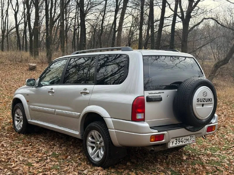 Продам suzuki grand vitara xl-7 (семи местный) рамный внедорожник с подключаемым полным приводом и пониженной передачей. рестайлинг. оригинальный птс, один пожилой собственник. двигатель 2.7-литровый v6, обслужен, работает ровно, ошибок нет, замена цепи производилась весной, попутно новая помпа, термостат, свечи. автомат «aisin» 5-ст, пинков и пробуксовок нет. кузов в заводском окрасе. без дтп. рама целая, номер читается отлично. остекление родное. в данный момент никаких вложений не требуется. салон опрятный, стоят две печки, климат и т. д. цена : 750,000 рублей. обмена и рассрочки нет. территориально находится в г макеевка (центр) контакт №1 : +7(949)-453-12-33 (есть telegram) контакт №2 : +7(951)-767-97-27 (есть whatsapp) - фотография - 2