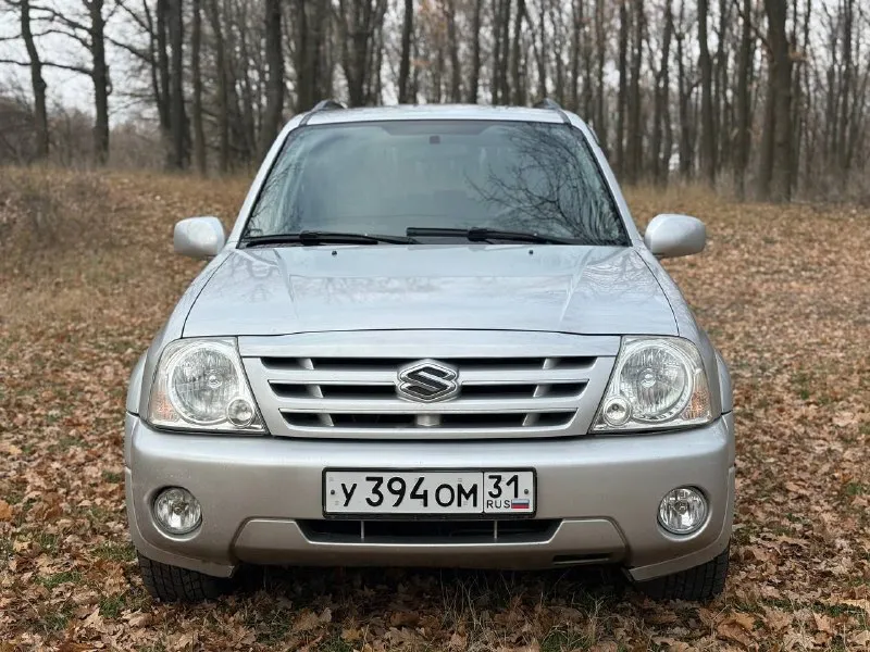 Продам suzuki grand vitara xl-7 (семи местный) рамный внедорожник с подключаемым полным приводом и пониженной передачей. рестайлинг. оригинальный птс, один пожилой собственник. двигатель 2.7-литровый v6, обслужен, работает ровно, ошибок нет, замена цепи производилась весной, попутно новая помпа, термостат, свечи. автомат «aisin» 5-ст, пинков и пробуксовок нет. кузов в заводском окрасе. без дтп. рама целая, номер читается отлично. остекление родное. в данный момент никаких вложений не требуется. салон опрятный, стоят две печки, климат и т. д. цена : 750,000 рублей. обмена и рассрочки нет. территориально находится в г макеевка (центр) контакт №1 : +7(949)-453-12-33 (есть telegram) контакт №2 : +7(951)-767-97-27 (есть whatsapp) - фотография - 4