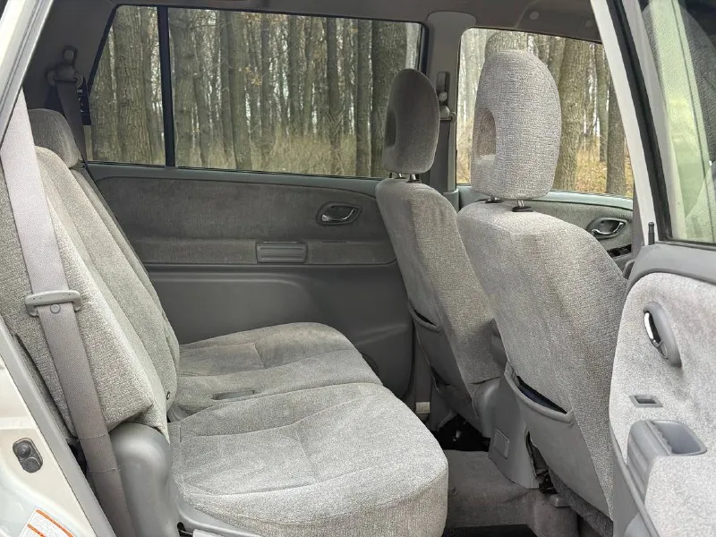 Продам suzuki grand vitara xl-7 (семи местный) рамный внедорожник с подключаемым полным приводом и пониженной передачей. рестайлинг. оригинальный птс, один пожилой собственник. двигатель 2.7-литровый v6, обслужен, работает ровно, ошибок нет, замена цепи производилась весной, попутно новая помпа, термостат, свечи. автомат «aisin» 5-ст, пинков и пробуксовок нет. кузов в заводском окрасе. без дтп. рама целая, номер читается отлично. остекление родное. в данный момент никаких вложений не требуется. салон опрятный, стоят две печки, климат и т. д. цена : 750,000 рублей. обмена и рассрочки нет. территориально находится в г макеевка (центр) контакт №1 : +7(949)-453-12-33 (есть telegram) контакт №2 : +7(951)-767-97-27 (есть whatsapp) - фотография - 9