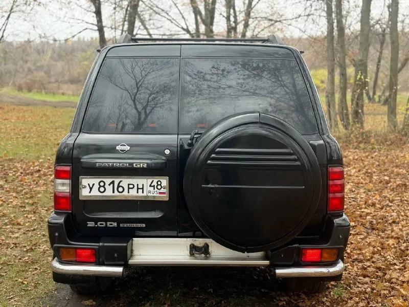 Продам легендарный nissan patrol в кузове y61. рамный, семи местный внедорожник. в боевом состоянии, один единственный владелец 18 лет, оригинальный птс, сервисные книжки и прочие. технически и эстетически вложений не требует. для тяжёлого бездорожья предусмотрены - блок. заднего дифференциала, понижающая передача, отключение заднего стабилизатора. вечные передние/задние неразрезные мосты. передний мост с колесными муфтами (хабы) двигатель 3.0-литровый дизель, контрактный, пробег 185,400 км. есть все бумаги, квитанции, пришёл с японии (вписан в начале этого года) чугунная грузовая мкпп (неубиваемая) тнвд заменил, ещё на гарантии, аккумулятор новый. кузов и рама целые, номера читаются. стёкла заводские. косметика была, но, большая часть в родном окрасе. в оригинальном состоянии, без тюнинга и доработок за исключением доп. печки. резины и дисков два комплекта, летняя / зимняя. цена : 1,1 млн рублей. обмена и рассрочки нет. территориально находится в г макеевка (центр) контакт №1 : +7(949)-453-12-33 (есть telegram) контакт №2 : +7(951)-767-97-27 (есть whatsapp) - фотография - 8