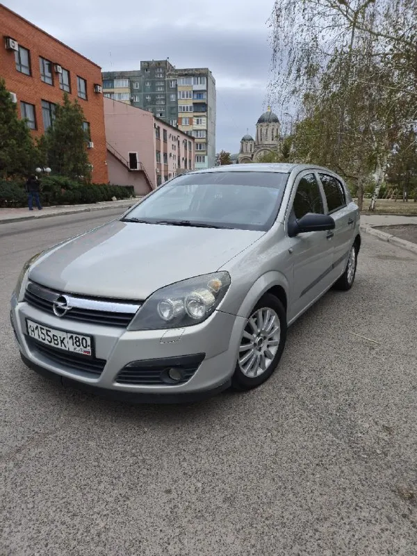 Продам: opel astra h год: 2006 двигатель: 1.6 коробка: механика машина в отличном состоянии, мотор коробка без нареканий, ходовая без стуков, по электрике так же вопросов нет. масло не ест. ходовая вся перебрана. по машине много чего сделано, кому интересно расскажу стоит новая зимняя резина +летняя на дисках цена: 590.590т. р торг при осмотре рассмотрю обмен ♻️ с газом!!! +79496260289 📲 tg: tom shelbi 📞 звоните: +7(949)6260289 - фотография - 2