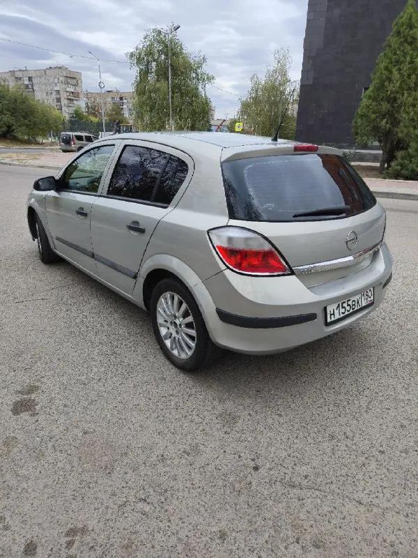Продам: opel astra h год: 2006 двигатель: 1.6 коробка: механика машина в отличном состоянии, мотор коробка без нареканий, ходовая без стуков, по электрике так же вопросов нет. масло не ест. ходовая вся перебрана. по машине много чего сделано, кому интересно расскажу стоит новая зимняя резина +летняя на дисках цена: 590.590т. р торг при осмотре рассмотрю обмен ♻️ с газом!!! +79496260289 📲 tg: tom shelbi 📞 звоните: +7(949)6260289 - фотография - 3