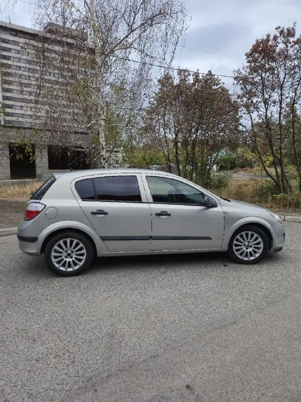 Продам: opel astra h год: 2006 двигатель: 1.6 коробка: механика машина в отличном состоянии, мотор коробка без нареканий, ходовая без стуков, по электрике так же вопросов нет. масло не ест. ходовая вся перебрана. по машине много чего сделано, кому интересно расскажу стоит новая зимняя резина +летняя на дисках цена: 590.590т. р торг при осмотре рассмотрю обмен ♻️ с газом!!! +79496260289 📲 tg: tom shelbi 📞 звоните: +7(949)6260289 - фотография - 5