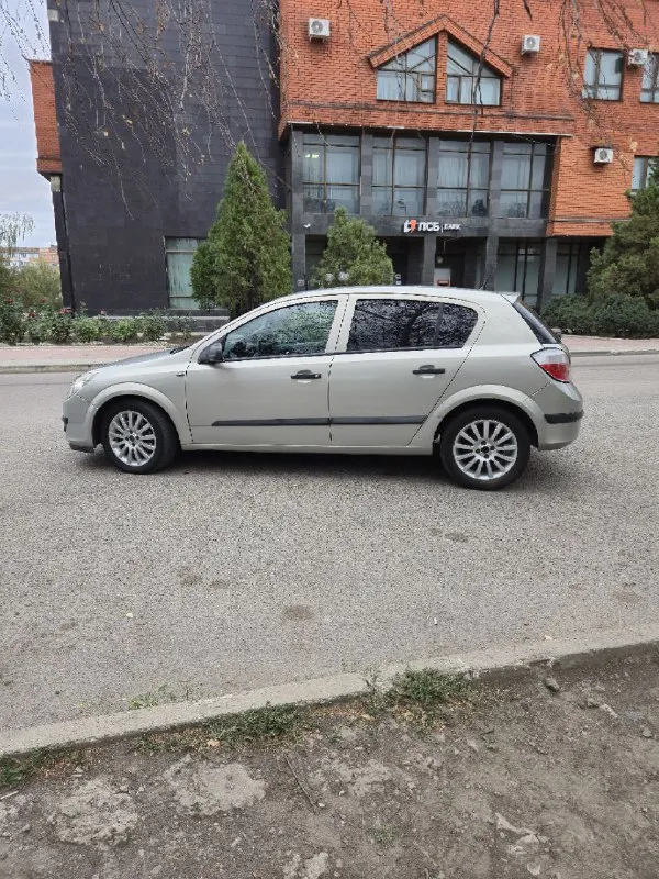 Продам: opel astra h год: 2006 двигатель: 1.6 коробка: механика машина в отличном состоянии, мотор коробка без нареканий, ходовая без стуков, по электрике так же вопросов нет. масло не ест. ходовая вся перебрана. по машине много чего сделано, кому интересно расскажу стоит новая зимняя резина +летняя на дисках цена: 590.590т. р торг при осмотре рассмотрю обмен ♻️ с газом!!! +79496260289 📲 tg: tom shelbi 📞 звоните: +7(949)6260289 - фотография - 7