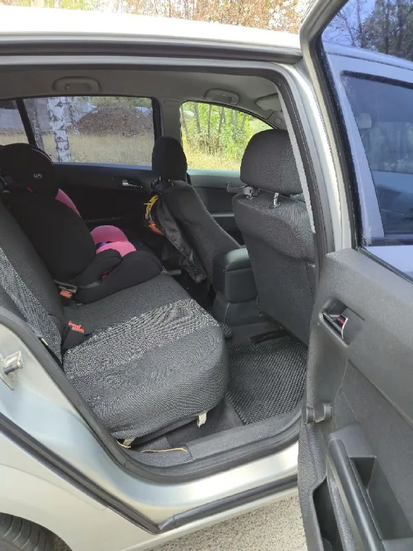 Продам: opel astra h год: 2006 двигатель: 1.6 коробка: механика машина в отличном состоянии, мотор коробка без нареканий, ходовая без стуков, по электрике так же вопросов нет. масло не ест. ходовая вся перебрана. по машине много чего сделано, кому интересно расскажу стоит новая зимняя резина +летняя на дисках цена: 590.590т. р торг при осмотре рассмотрю обмен ♻️ с газом!!! +79496260289 📲 tg: tom shelbi 📞 звоните: +7(949)6260289 - фотография - 9