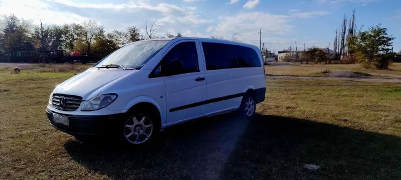 Продам mercedes vito, пассажир заводской 9 мест, год выпуска 2009, 2.2 дизель, мкпп, состояние сел поехал, 2 комплекта колёс на дисках, лето новое, зима с хорошим остатком, 2 ключа, стоимость 1.570🍋 находится в макеевке, вопросы по телефону +79498141149 📞 звоните: +7(949)8141149 - фотография - 4