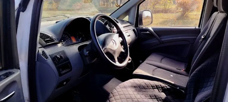 Продам mercedes vito, пассажир заводской 9 мест, год выпуска 2009, 2.2 дизель, мкпп, состояние сел поехал, 2 комплекта колёс на дисках, лето новое, зима с хорошим остатком, 2 ключа, стоимость 1.570🍋 находится в макеевке, вопросы по телефону +79498141149 📞 звоните: +7(949)8141149 - фотография - 5