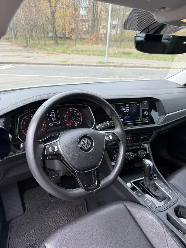 Продам volkswagen jetta год: 2020 пробег: 112 тыс. км двигатель: 1.4т коробка: aisin 8 ступка безопасность родная, стекла родные. климат-контроль, подогрев сидений и руля, слепые зоны, дистроник, датчик столкновения, панорама, кожаный салон, carplay, камера заднего вида, дистанционный запуск. полностью обслужена вин: 3vwc57bu8lm094148 цена: 1.890.000 осмотр г. донецк +7 (949) 390-65-61 📞 звоните: +7(949)3906561 - фотография - 4