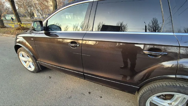 Audi q7 конец 2010 рестайлинг 3.0tdi акпп 8 ст aisin пробег 340т. ухоженный, полностью обслуженный автомобиль в очень хорошей комплектации. и кпп работают отлично, течей масла нет. подвеска на пружинах, сервотроник руля. очень красивый цвет автомобиля с добавлением ксерала и битого стекла, в живую смотрится богаче чем на фото. раздельный задний ряд, капитанские кресла, есть третий ряд сидений. адаптивная, самая топовая оптика с замененными led линзами, подсветка поворотов. заводской s-line, 21 колеса, бесключевой доступ (работает ), панорамная крыша, черный потолок, подогрев и вентиляция сидений,4 зонный клииат контроль, дополнительный отопитель салона багажник с электроприводом. круиз контроль, электро рулевая колонка, контроль за слепыми зонами, камера заднего вида, музыка bose, самая топовая mmi, bluetooth для вызовов и музыки с телефона, и наверное много чего забыл. по автомобилю сдела 📲 tg: иван трегуб 📞 звоните: +7(949)4742314 - фотография - 4