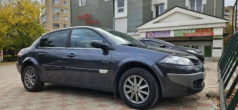 Продам renault megane ii, 2007 года выпуска, объем двигателя 1.6 (к4м), механика 5 ст. , пробег 156.000., 2 комплекта новой резины зима/лето. заменены тормозные блины вкруг, ремни и ролики с натяжителями менялись на 140.000 вместе с помпой. где-то на 120.000 заменено сцепление и выжимной (полетел выжимной, сцепление менял за компанию пока все было разобрано ). стоит пакет плохие дороги. климат контроль, датчик света и дождя, на половину проклеена виброй и шумкой (сам шумил, на совесть). сборка турция, машина покупалась в автосалоне укр. цена 600.000, без торга тел. +79493374716 - фотография - 2