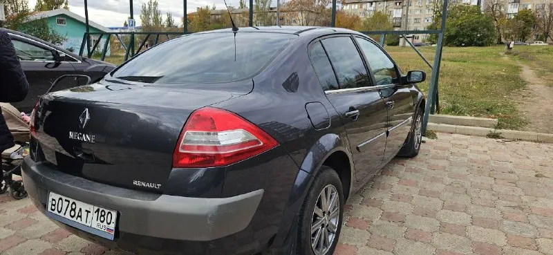 Продам renault megane ii, 2007 года выпуска, объем двигателя 1.6 (к4м), механика 5 ст. , пробег 156.000., 2 комплекта новой резины зима/лето. заменены тормозные блины вкруг, ремни и ролики с натяжителями менялись на 140.000 вместе с помпой. где-то на 120.000 заменено сцепление и выжимной (полетел выжимной, сцепление менял за компанию пока все было разобрано ). стоит пакет плохие дороги. климат контроль, датчик света и дождя, на половину проклеена виброй и шумкой (сам шумил, на совесть). сборка турция, машина покупалась в автосалоне укр. цена 600.000, без торга тел. +79493374716 - фотография - 3