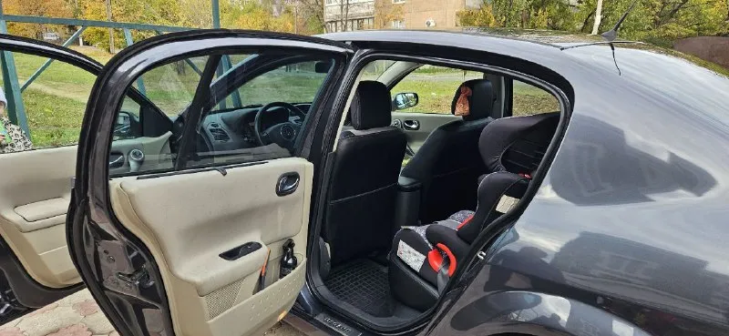 Продам renault megane ii, 2007 года выпуска, объем двигателя 1.6 (к4м), механика 5 ст. , пробег 156.000., 2 комплекта новой резины зима/лето. заменены тормозные блины вкруг, ремни и ролики с натяжителями менялись на 140.000 вместе с помпой. где-то на 120.000 заменено сцепление и выжимной (полетел выжимной, сцепление менял за компанию пока все было разобрано ). стоит пакет плохие дороги. климат контроль, датчик света и дождя, на половину проклеена виброй и шумкой (сам шумил, на совесть). сборка турция, машина покупалась в автосалоне укр. цена 600.000, без торга тел. +79493374716 - фотография - 7