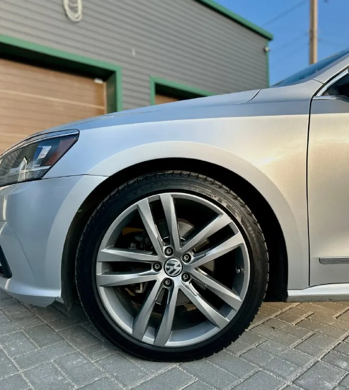 Продам свой автомобиль
Volkswagen passat b7+
Год выпуска 2016 ( декабрь месяц )
Коробка автомат 6 ступенчатый aisin
Объем 1.8t
Пробег автомобиля 180.000 км
Машина в отличном состоянии, надежный двигателей-работает отлично! Масло менялось своевременно, на масле не экономил, менял цепи.
Ходовая без намека на ремонт.
Кузов и состояние машины видно по фото
Салон свежей машины, пред максимальная комплектация: климат контроль, подогрев сидений, carplay, люк, камера заднего вида, парктроники
На оригинальных 19 дисках
2 Комплекта резины, новая зимка
Звоните по номеру или пишите в телеграмм
+79495294231
Осмотр: донецк-макеевка
📞 Звоните: +7(949)5294231 - фотография - 9