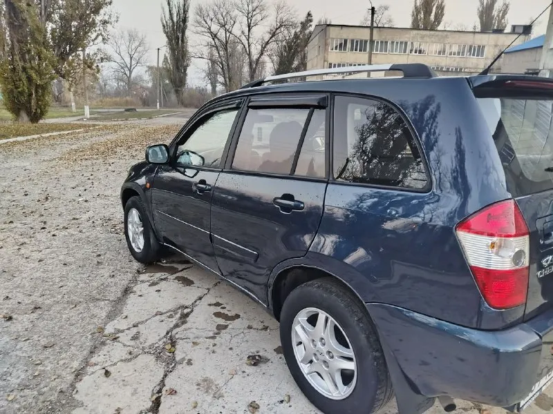 🚗 продам автомобиль 🚗 chery tiggo чери тигго ▶️ год выпуска: 2010 г. в. ▶️ пробег: 205.000 км. подтверждён автотекой!!! ▶️ объём двигателя: 1.8 л. , 132л. с. расход 7.5-8.5 л. ✅ сервисная книга!!! 2 ключа ℹ️ описание: ✅ автомобиль в очень хорошем состоянии. ✅ двигатель, кпп на отлично! ✅ красивый цвет. .. i> салон чистый, ухоженный. 🔥комплектация люкс --кондиционер-- • есп 4 шт • эур -подогрев сидений -подогрев заднего стекла -подогрев зеркал - абс - люк_работает!!!! регулировка зеркал все стекла родные!!! лобовое родное без дтп!!! работает каждая кнопочка предоставляю видео обзор автомобиля по требованию! 🏛 юридически автомобиль чист, никаких штрафов и запретов! 💰 цена: 380.000 рублей тогр на месте!!! 🏢 осмотр: г. амвросиевка. по договору могу приехать к вам. ☎ телефон для связи: +79493843260 +79493391770 вацап, телеграмм на номере звоните, пишите!!!телефон работает всегда. ..!!!! 📲 tg: @autokey180 📞 звоните: +7(949)3843260 - фотография - 2