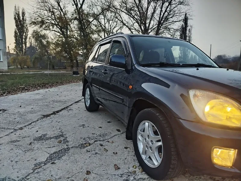 🚗 продам автомобиль 🚗 chery tiggo чери тигго ▶️ год выпуска: 2010 г. в. ▶️ пробег: 205.000 км. подтверждён автотекой!!! ▶️ объём двигателя: 1.8 л. , 132л. с. расход 7.5-8.5 л. ✅ сервисная книга!!! 2 ключа ℹ️ описание: ✅ автомобиль в очень хорошем состоянии. ✅ двигатель, кпп на отлично! ✅ красивый цвет. .. i> салон чистый, ухоженный. 🔥комплектация люкс --кондиционер-- • есп 4 шт • эур -подогрев сидений -подогрев заднего стекла -подогрев зеркал - абс - люк_работает!!!! регулировка зеркал все стекла родные!!! лобовое родное без дтп!!! работает каждая кнопочка предоставляю видео обзор автомобиля по требованию! 🏛 юридически автомобиль чист, никаких штрафов и запретов! 💰 цена: 380.000 рублей тогр на месте!!! 🏢 осмотр: г. амвросиевка. по договору могу приехать к вам. ☎ телефон для связи: +79493843260 +79493391770 вацап, телеграмм на номере звоните, пишите!!!телефон работает всегда. ..!!!! 📲 tg: @autokey180 📞 звоните: +7(949)3843260 - фотография - 5