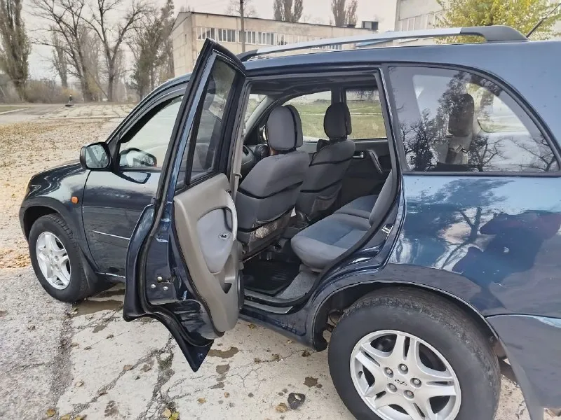 🚗 продам автомобиль 🚗 chery tiggo чери тигго ▶️ год выпуска: 2010 г. в. ▶️ пробег: 205.000 км. подтверждён автотекой!!! ▶️ объём двигателя: 1.8 л. , 132л. с. расход 7.5-8.5 л. ✅ сервисная книга!!! 2 ключа ℹ️ описание: ✅ автомобиль в очень хорошем состоянии. ✅ двигатель, кпп на отлично! ✅ красивый цвет. .. i> салон чистый, ухоженный. 🔥комплектация люкс --кондиционер-- • есп 4 шт • эур -подогрев сидений -подогрев заднего стекла -подогрев зеркал - абс - люк_работает!!!! регулировка зеркал все стекла родные!!! лобовое родное без дтп!!! работает каждая кнопочка предоставляю видео обзор автомобиля по требованию! 🏛 юридически автомобиль чист, никаких штрафов и запретов! 💰 цена: 380.000 рублей тогр на месте!!! 🏢 осмотр: г. амвросиевка. по договору могу приехать к вам. ☎ телефон для связи: +79493843260 +79493391770 вацап, телеграмм на номере звоните, пишите!!!телефон работает всегда. ..!!!! 📲 tg: @autokey180 📞 звоните: +7(949)3843260 - фотография - 8