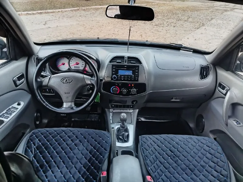 🚗 продам автомобиль 🚗 chery tiggo чери тигго ▶️ год выпуска: 2010 г. в. ▶️ пробег: 205.000 км. подтверждён автотекой!!! ▶️ объём двигателя: 1.8 л. , 132л. с. расход 7.5-8.5 л. ✅ сервисная книга!!! 2 ключа ℹ️ описание: ✅ автомобиль в очень хорошем состоянии. ✅ двигатель, кпп на отлично! ✅ красивый цвет. .. i> салон чистый, ухоженный. 🔥комплектация люкс --кондиционер-- • есп 4 шт • эур -подогрев сидений -подогрев заднего стекла -подогрев зеркал - абс - люк_работает!!!! регулировка зеркал все стекла родные!!! лобовое родное без дтп!!! работает каждая кнопочка предоставляю видео обзор автомобиля по требованию! 🏛 юридически автомобиль чист, никаких штрафов и запретов! 💰 цена: 380.000 рублей тогр на месте!!! 🏢 осмотр: г. амвросиевка. по договору могу приехать к вам. ☎ телефон для связи: +79493843260 +79493391770 вацап, телеграмм на номере звоните, пишите!!!телефон работает всегда. ..!!!! 📲 tg: @autokey180 📞 звоните: +7(949)3843260 - фотография - 9