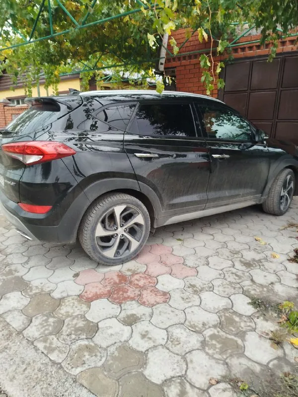Продам hyundai туксон 2017 г. 1.6at. третье поколение.177л. с. пробег 100т. км. кожаный салон. климат. и так далее. в отличном состоянии. 2050000руб. +79497096683 📲 tg: владимир 📞 звоните: +7(949)7096683 - фотография - 3