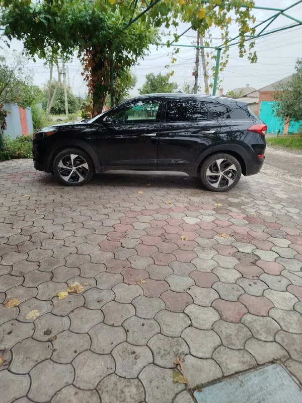 Продам hyundai туксон 2017 г. 1.6at. третье поколение.177л. с. пробег 100т. км. кожаный салон. климат. и так далее. в отличном состоянии. 2050000руб. +79497096683 📲 tg: владимир 📞 звоните: +7(949)7096683 - фотография - 4