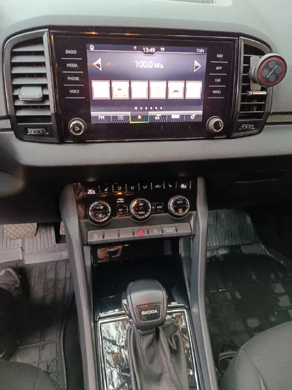 Продам skoda karoq 2020 г 1,4 turbo, акпп 152 л с пробег 106000 тыс. продажа от собственника машина в достойном состоянии, салон как новый. хорошая комплектация. донецк все детали по телефону +79494928738 - фотография - 7