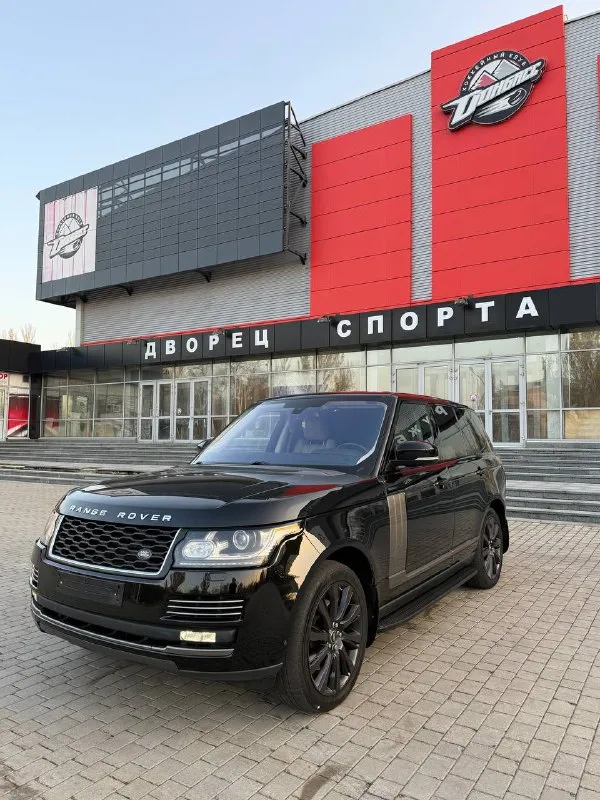 Range rover vogue - 2015 года выпуска, 3.0 литра дизель, самая полная комплектация, доводчики дверей, акустика меридиан, пневматическая подвеска, и много других опций для комфортной езды, бережная эксплуатация автомобиля, хранился в паркинге, машина покрыта керамикой, делалась авто в дорогом детейлинг центре, в общем, за автомобиль действительно не стыдно, в таком состоянии трудно найти, цена.3🍋100 или обмен звоните +79495180296 - - фотография - 6