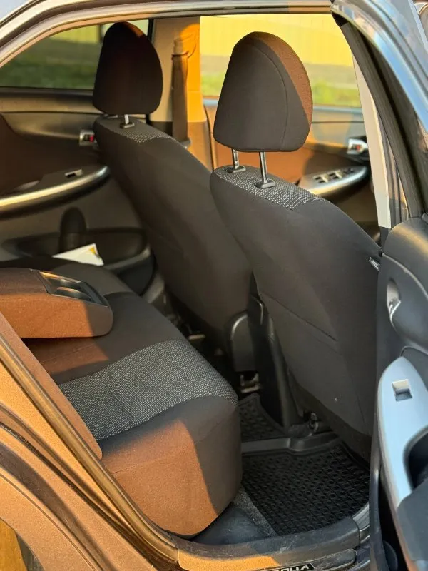 Цена: 1.120.000 toyota corolla 2011г двигатель: 1.6 бензин ⛽️ кпп: полноценный автомат! пробег: 175.000 автомобиль обслужен, вложений не требует! двигатель работает идеально, коробка листает отлично! салон ухожен, не затерт! в салоне не курили! чистая история, 2 владельца. осмотр: донецк номер: +79494999290 ( тг на этом же номере) - фотография - 7