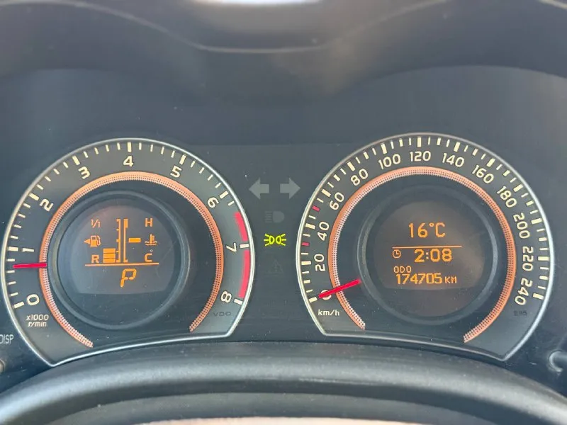 Цена: 1.120.000 toyota corolla 2011г двигатель: 1.6 бензин ⛽️ кпп: полноценный автомат! пробег: 175.000 автомобиль обслужен, вложений не требует! двигатель работает идеально, коробка листает отлично! салон ухожен, не затерт! в салоне не курили! чистая история, 2 владельца. осмотр: донецк номер: +79494999290 ( тг на этом же номере) - фотография - 8