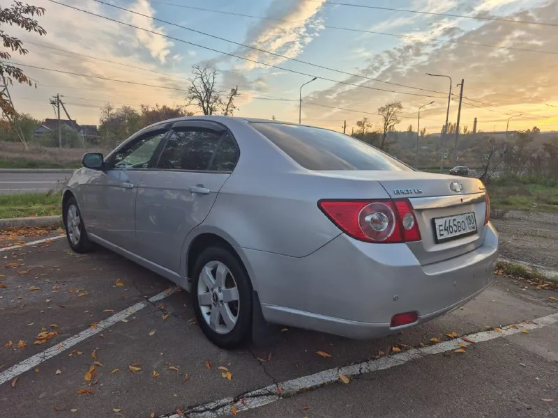 Chevrolet эпика. 2008г. 2.0 газ бензин. двигатель работает идеально, масло не расходует, задиров в цилиндрах нет. кузов не гнилой. стекла все родные. местный автомобиль, документы в порядке. цена 550тыс. рублей. +79497051696 📞 звоните: +7(949)7051696 - фотография - 3