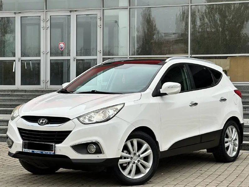 Hyundai ix35 2012г. 2.0 бензин автоматическая коробка передач (полный привод) автомобиль в отличном состоянии, без дтп 167тыс, км родного пробега, обслуживание все и всегда во время, комплектация максимальная! кожаный салон, подогрев сидений, панорама подогрев руля, авто парковка, климат контроль, и многое другое! с документами полный порядок! от собственника цена 1.315-000тыс. ₽ остальные вопросы по тел звоните +7949-551-68-75 📲 tg: n.77 📞 звоните: +7(949)5516875 - фотография - 2