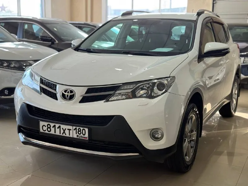 Toyota rav4 год: 2015 двигатель:2.0t дизель кпп: автомат привод: полный пробег:159000км цена:2000000... - фотография