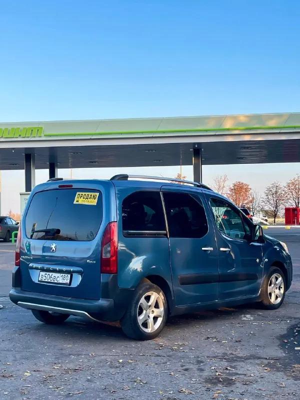 Продам peugeot partner 2011 года выпуска. 1 хозяин, машина покупалась в автосалоне! цена: 665 тыс. руб. обсуждаемый торг! - оригинальный пробег: 263 тыс. км. - двигатель: 1,6 л. 9he. работает ровно. - трансмиссия: 5-и ступенчатая мкпп. - взбитая ходовая часть, обслужена. комплектация: кондиционер, усилитель руля, бортовой компьютер, центральный замок, обогрев заднего стекла, электропривод зеркал, abs, esp, srs & airbag. кузов ровный, весь в заводском окрасе! безопасность вся на месте! дно и пороги в нормальном состоянии, всё стёкла родные. любые проверки, в том числе и сто с вашей стороны приветствуются! контакт для связи: +7(949)424-06-64 если не дозвонились, звоните в telegram. осмотр в городе донецк. 📞 звоните: +7(949)4240664 - фотография - 2