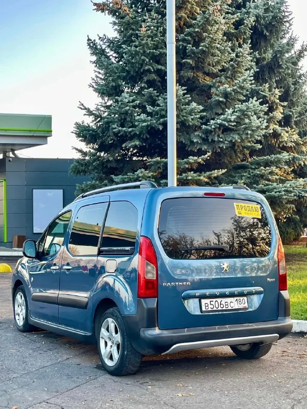 Продам peugeot partner 2011 года выпуска. 1 хозяин, машина покупалась в автосалоне! цена: 665 тыс. руб. обсуждаемый торг! - оригинальный пробег: 263 тыс. км. - двигатель: 1,6 л. 9he. работает ровно. - трансмиссия: 5-и ступенчатая мкпп. - взбитая ходовая часть, обслужена. комплектация: кондиционер, усилитель руля, бортовой компьютер, центральный замок, обогрев заднего стекла, электропривод зеркал, abs, esp, srs & airbag. кузов ровный, весь в заводском окрасе! безопасность вся на месте! дно и пороги в нормальном состоянии, всё стёкла родные. любые проверки, в том числе и сто с вашей стороны приветствуются! контакт для связи: +7(949)424-06-64 если не дозвонились, звоните в telegram. осмотр в городе донецк. 📞 звоните: +7(949)4240664 - фотография - 4
