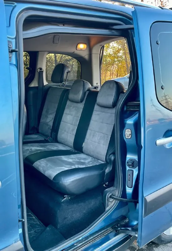 Продам peugeot partner 2011 года выпуска. 1 хозяин, машина покупалась в автосалоне! цена: 665 тыс. руб. обсуждаемый торг! - оригинальный пробег: 263 тыс. км. - двигатель: 1,6 л. 9he. работает ровно. - трансмиссия: 5-и ступенчатая мкпп. - взбитая ходовая часть, обслужена. комплектация: кондиционер, усилитель руля, бортовой компьютер, центральный замок, обогрев заднего стекла, электропривод зеркал, abs, esp, srs & airbag. кузов ровный, весь в заводском окрасе! безопасность вся на месте! дно и пороги в нормальном состоянии, всё стёкла родные. любые проверки, в том числе и сто с вашей стороны приветствуются! контакт для связи: +7(949)424-06-64 если не дозвонились, звоните в telegram. осмотр в городе донецк. 📞 звоните: +7(949)4240664 - фотография - 6