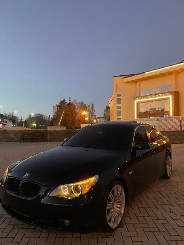 Bmw e60 525i🇩🇪🇩🇪🇩🇪 двигатель 2,5 бензин(218 лс) пробег 237 000 год 2004 6 ст цена 1 070 возможен обмен ухоженый автомобиль как внутри так и снаружи в жирной комплектации в хорошем состоянии, обслужен, вложений не требует, двигатель и без нареканий, переключает плавно, без рывков. диски r 19 летней резине, по кузову без рижиков и гнилых мест, автомобиль вложений не требует комплектация люк память руля электрорегулировка руля подогрев руля электронный сиденья с памятью( ломайки) 4 электростеклоподъемника климат-контроль круиз кондиционер подогрев передних сидений и задних электрорегулировка и подогрев зеркал подогрев форсунок стеклоомывателя электро шторка мультируль и многое другое осмотр г. макеевка все вопросы по телефону +7949 380 44 51 📞 звоните: +7(949)3804451 - фотография - 2