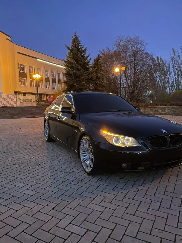 Bmw e60 525i🇩🇪🇩🇪🇩🇪 двигатель 2,5 бензин(218 лс) пробег 237 000 год 2004 6 ст цена 1 070 возможен обмен ухоженый автомобиль как внутри так и снаружи в жирной комплектации в хорошем состоянии, обслужен, вложений не требует, двигатель и без нареканий, переключает плавно, без рывков. диски r 19 летней резине, по кузову без рижиков и гнилых мест, автомобиль вложений не требует комплектация люк память руля электрорегулировка руля подогрев руля электронный сиденья с памятью( ломайки) 4 электростеклоподъемника климат-контроль круиз кондиционер подогрев передних сидений и задних электрорегулировка и подогрев зеркал подогрев форсунок стеклоомывателя электро шторка мультируль и многое другое осмотр г. макеевка все вопросы по телефону +7949 380 44 51 📞 звоните: +7(949)3804451 - фотография - 3