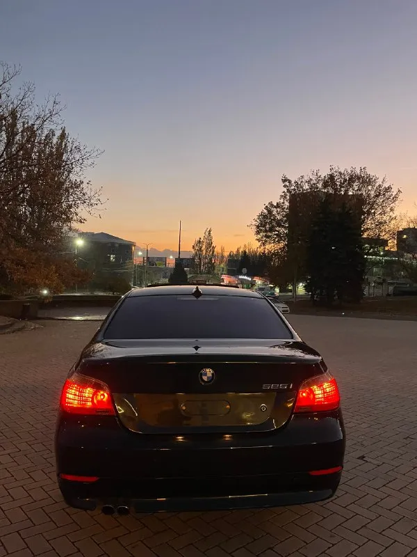 Bmw e60 525i🇩🇪🇩🇪🇩🇪 двигатель 2,5 бензин(218 лс) пробег 237 000 год 2004 6 ст цена 1 070 возможен обмен ухоженый автомобиль как внутри так и снаружи в жирной комплектации в хорошем состоянии, обслужен, вложений не требует, двигатель и без нареканий, переключает плавно, без рывков. диски r 19 летней резине, по кузову без рижиков и гнилых мест, автомобиль вложений не требует комплектация люк память руля электрорегулировка руля подогрев руля электронный сиденья с памятью( ломайки) 4 электростеклоподъемника климат-контроль круиз кондиционер подогрев передних сидений и задних электрорегулировка и подогрев зеркал подогрев форсунок стеклоомывателя электро шторка мультируль и многое другое осмотр г. макеевка все вопросы по телефону +7949 380 44 51 📞 звоните: +7(949)3804451 - фотография - 5