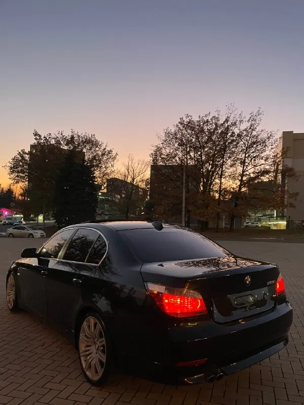 Bmw e60 525i🇩🇪🇩🇪🇩🇪 двигатель 2,5 бензин(218 лс) пробег 237 000 год 2004 6 ст цена 1 070 возможен обмен ухоженый автомобиль как внутри так и снаружи в жирной комплектации в хорошем состоянии, обслужен, вложений не требует, двигатель и без нареканий, переключает плавно, без рывков. диски r 19 летней резине, по кузову без рижиков и гнилых мест, автомобиль вложений не требует комплектация люк память руля электрорегулировка руля подогрев руля электронный сиденья с памятью( ломайки) 4 электростеклоподъемника климат-контроль круиз кондиционер подогрев передних сидений и задних электрорегулировка и подогрев зеркал подогрев форсунок стеклоомывателя электро шторка мультируль и многое другое осмотр г. макеевка все вопросы по телефону +7949 380 44 51 📞 звоните: +7(949)3804451 - фотография - 6