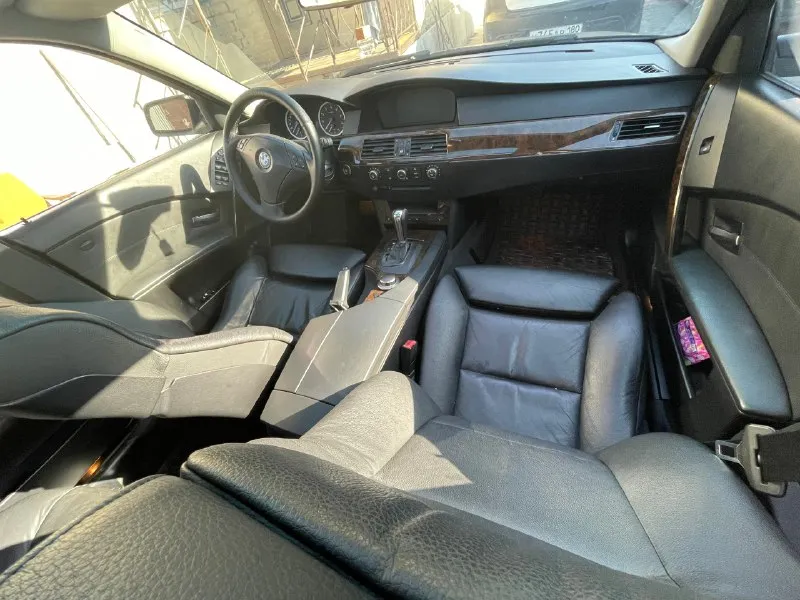 Bmw e60 525i🇩🇪🇩🇪🇩🇪 двигатель 2,5 бензин(218 лс) пробег 237 000 год 2004 6 ст цена 1 070 возможен обмен ухоженый автомобиль как внутри так и снаружи в жирной комплектации в хорошем состоянии, обслужен, вложений не требует, двигатель и без нареканий, переключает плавно, без рывков. диски r 19 летней резине, по кузову без рижиков и гнилых мест, автомобиль вложений не требует комплектация люк память руля электрорегулировка руля подогрев руля электронный сиденья с памятью( ломайки) 4 электростеклоподъемника климат-контроль круиз кондиционер подогрев передних сидений и задних электрорегулировка и подогрев зеркал подогрев форсунок стеклоомывателя электро шторка мультируль и многое другое осмотр г. макеевка все вопросы по телефону +7949 380 44 51 📞 звоните: +7(949)3804451 - фотография - 8