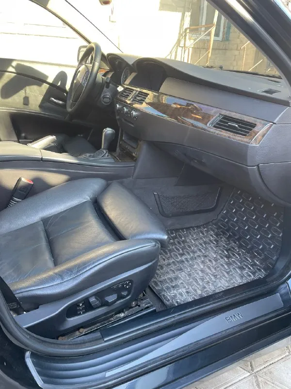 Bmw e60 525i🇩🇪🇩🇪🇩🇪 двигатель 2,5 бензин(218 лс) пробег 237 000 год 2004 6 ст цена 1 070 возможен обмен ухоженый автомобиль как внутри так и снаружи в жирной комплектации в хорошем состоянии, обслужен, вложений не требует, двигатель и без нареканий, переключает плавно, без рывков. диски r 19 летней резине, по кузову без рижиков и гнилых мест, автомобиль вложений не требует комплектация люк память руля электрорегулировка руля подогрев руля электронный сиденья с памятью( ломайки) 4 электростеклоподъемника климат-контроль круиз кондиционер подогрев передних сидений и задних электрорегулировка и подогрев зеркал подогрев форсунок стеклоомывателя электро шторка мультируль и многое другое осмотр г. макеевка все вопросы по телефону +7949 380 44 51 📞 звоните: +7(949)3804451 - фотография - 9