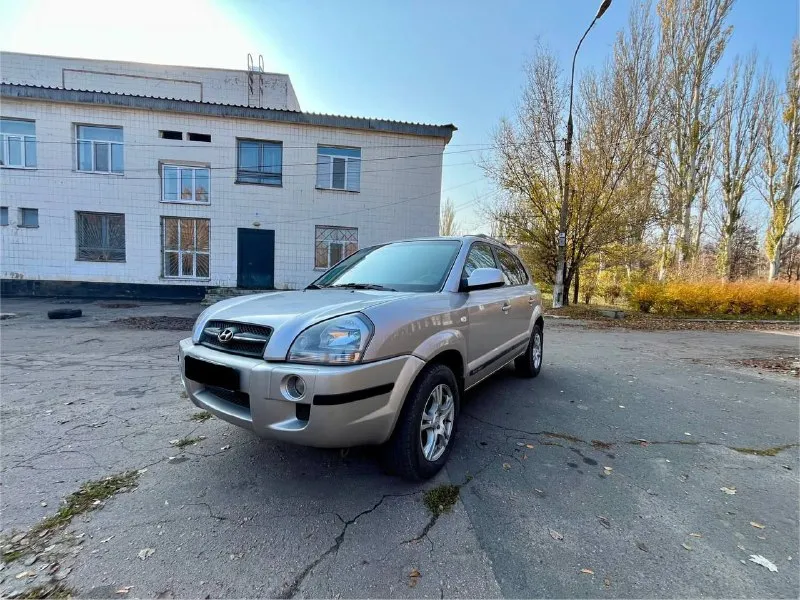 🚙hyundai tucson 💰цена - 850.000 🌍 город - донецк 📆 год выпуска - 2006 🛞пробег - 270000 км ⛽️топливо - бензин ⚙️модификация- 2.0 🕹️кпп - механика 🏋🏻‍♂️собственник - да ☎️+79493405068 abs✅ усилитель руля✅ эл. подъемники ✅ - фотография - 1