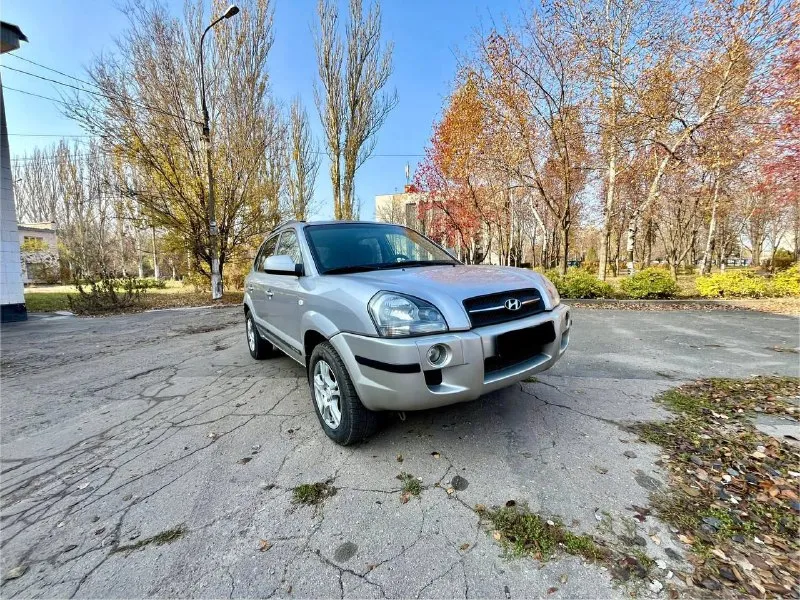 🚙hyundai tucson 💰цена - 850.000 🌍 город - донецк 📆 год выпуска - 2006 🛞пробег - 270000 км ⛽️топливо - бензин ⚙️модификация- 2.0 🕹️кпп - механика 🏋🏻‍♂️собственник - да ☎️+79493405068 abs✅ усилитель руля✅ эл. подъемники ✅ - фотография - 2