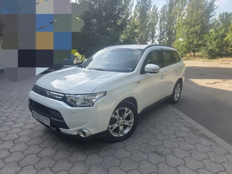 Продам! мицубиси аутлендер, 2.4 cvt, 2013г. бензин. установлено гбо на 70л. полный привод. пробег 154тыс. один хозяин с автосалона. регистрация 180 регион. - двигатель обработан "нано протэк" - капот оборудован гидростойками + освещение подкапотного пространства - диодные фары дальнего света - основные туманки диод-линза + доп. туманки диодные - мощные электро сигналы + воздушные дудки - камера заднего вида + парктроник перед+зад - видеорегистратор трехзонный- перед, зад, салон - установлен планшет с навигатором вместо штатной магнитолы - в багажнике доп. гнездо прикуривателя + освещение - кузов - обработка скрытых плоскостей + арки - пушечным салом осмотр г. донецк. киевский район. цена 1500000р тел. : +79493060077 - фотография - 2