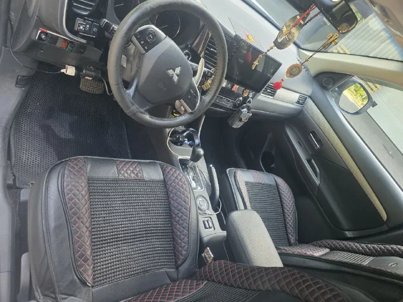 Продам! мицубиси аутлендер, 2.4 cvt, 2013г. бензин. установлено гбо на 70л. полный привод. пробег 154тыс. один хозяин с автосалона. регистрация 180 регион. - двигатель обработан "нано протэк" - капот оборудован гидростойками + освещение подкапотного пространства - диодные фары дальнего света - основные туманки диод-линза + доп. туманки диодные - мощные электро сигналы + воздушные дудки - камера заднего вида + парктроник перед+зад - видеорегистратор трехзонный- перед, зад, салон - установлен планшет с навигатором вместо штатной магнитолы - в багажнике доп. гнездо прикуривателя + освещение - кузов - обработка скрытых плоскостей + арки - пушечным салом осмотр г. донецк. киевский район. цена 1500000р тел. : +79493060077 - фотография - 8