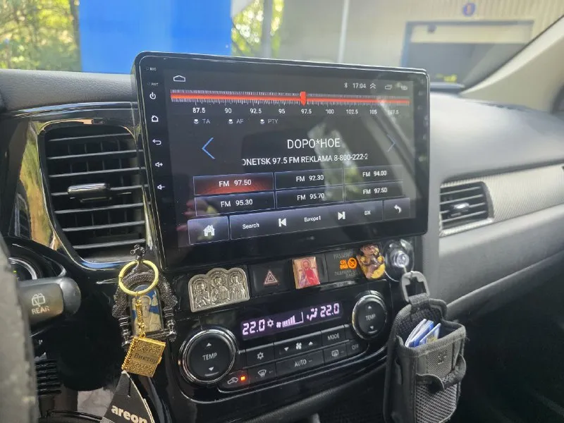 Продам! мицубиси аутлендер, 2.4 cvt, 2013г. бензин. установлено гбо на 70л. полный привод. пробег 154тыс. один хозяин с автосалона. регистрация 180 регион. - двигатель обработан "нано протэк" - капот оборудован гидростойками + освещение подкапотного пространства - диодные фары дальнего света - основные туманки диод-линза + доп. туманки диодные - мощные электро сигналы + воздушные дудки - камера заднего вида + парктроник перед+зад - видеорегистратор трехзонный- перед, зад, салон - установлен планшет с навигатором вместо штатной магнитолы - в багажнике доп. гнездо прикуривателя + освещение - кузов - обработка скрытых плоскостей + арки - пушечным салом осмотр г. донецк. киевский район. цена 1500000р тел. : +79493060077 - фотография - 9