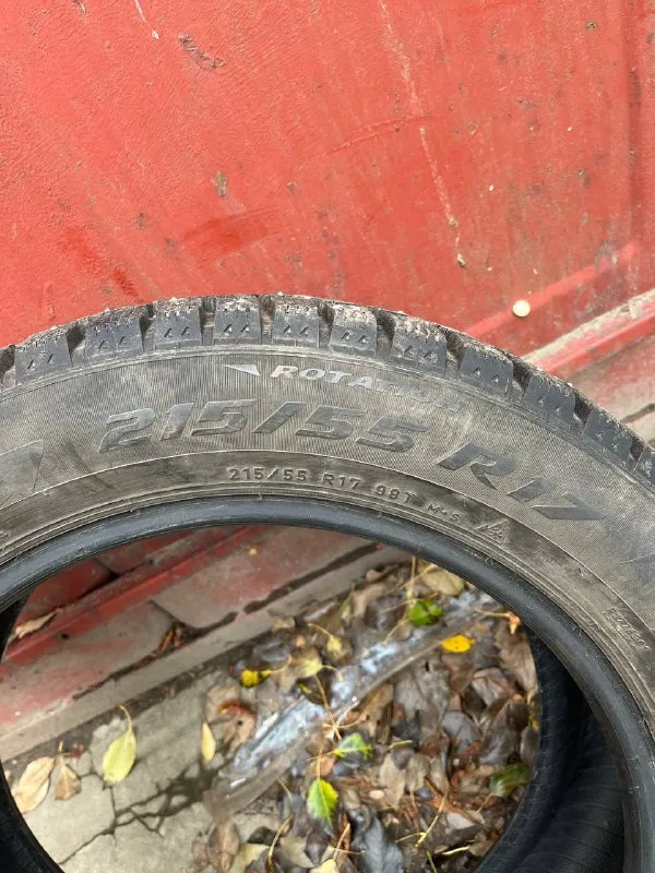 Продам 4 колеса pirelli, 215/55 r17. зимние шипованные, проехали около 2000км. резина 2021 года, без порезов, шишек, шнурков. цена: 22.000₽ звонить +79493083108 игорь - фотография - 3