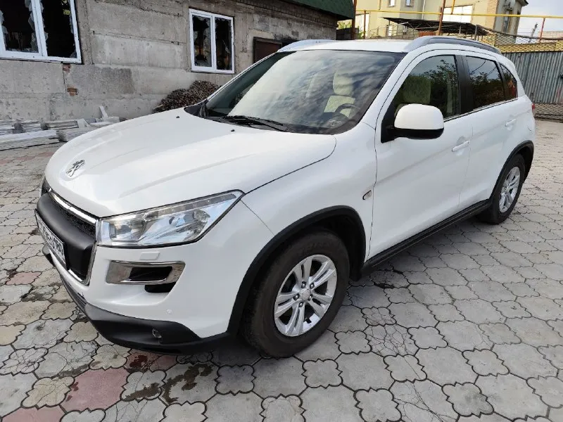 Продам peugeot peugeot 4008. 2012 год. цена снижена в связи с покупкой недвижимости. автомат, с возможностью переключения передач в ручном режиме, лепестками на руле. полный привод с регулировкой привода, передний, auto,4 wd постоянный. передние и задние парктроники. камера заднего вида. датчики света и дождя. круиз контроль. климат контроль. мульти руль. монитор с навигацией. состояние очень хорошее. крашена крышка багажника и задний бампер. на 228 000 км. была замена двигателя на контрактный, с пробегом 70 000 км. зарегистрирован в мрэо. цена 900 000 рублей. находится в мариуполе. +79495018883 📲 tg: @miha8864 📞 звоните: +7(949)5018883 - фотография - 2